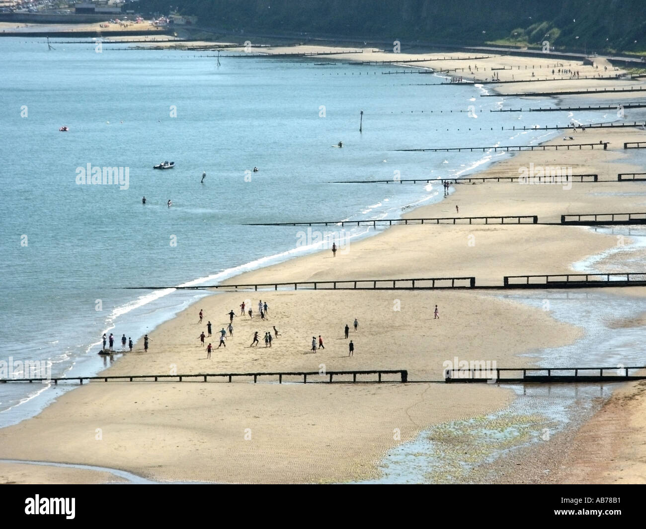 Sandown beach e frangiflutti Isola di Wight Foto Stock