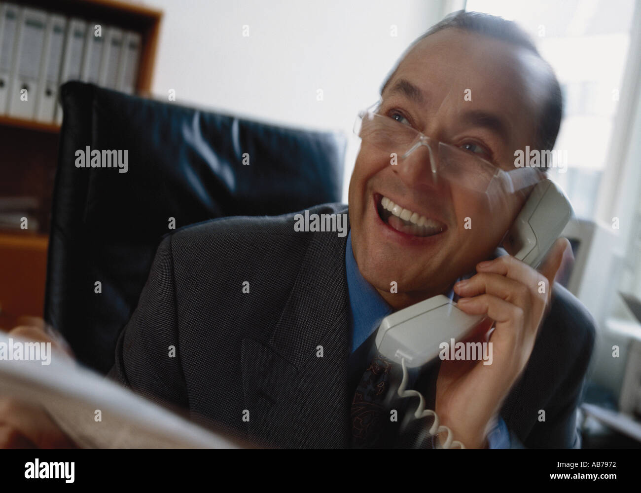 Imprenditore sul telefono Foto Stock