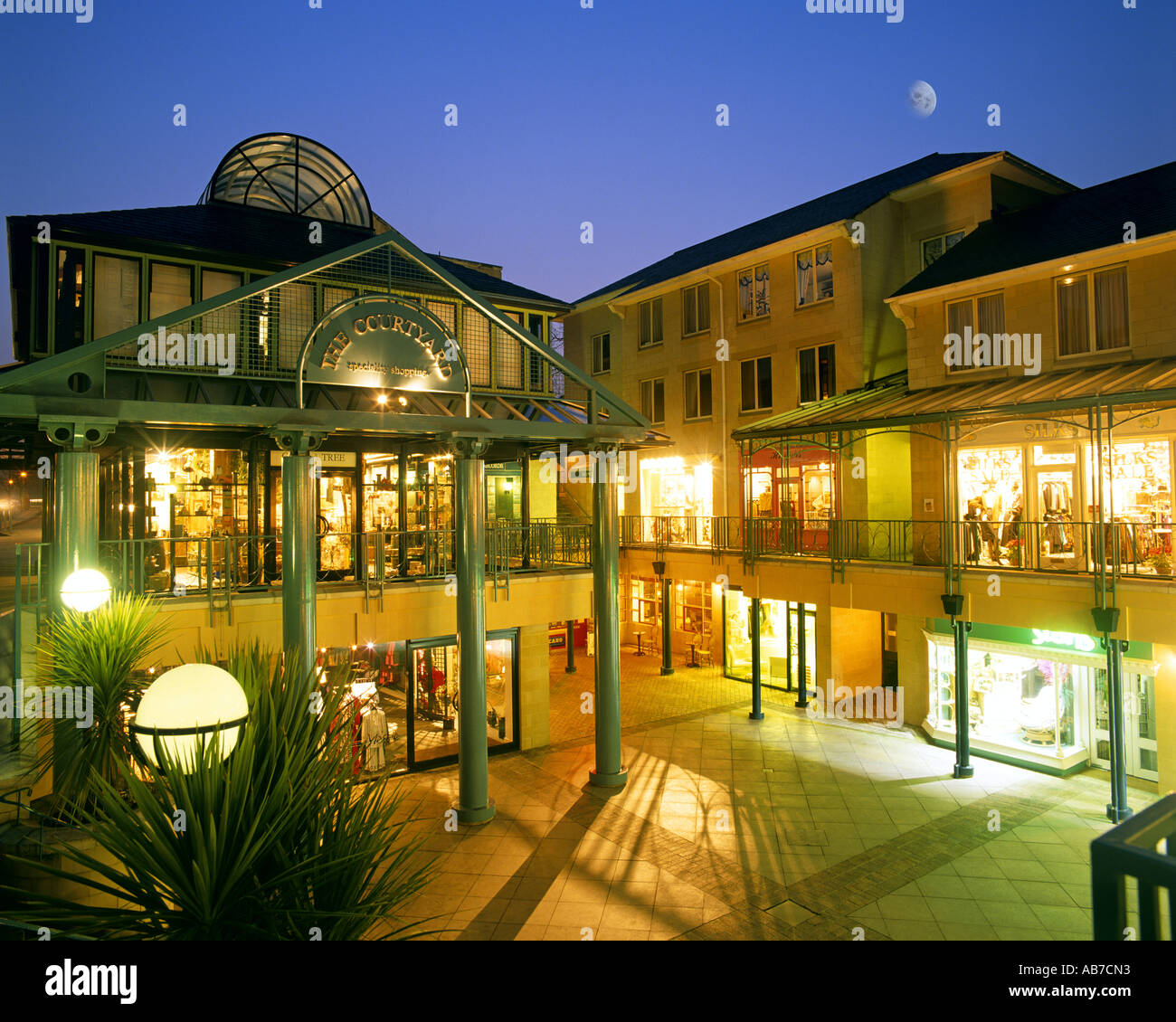 Gb - Gloucestershire: montpellier shopping arcade in cheltenham spa Foto Stock