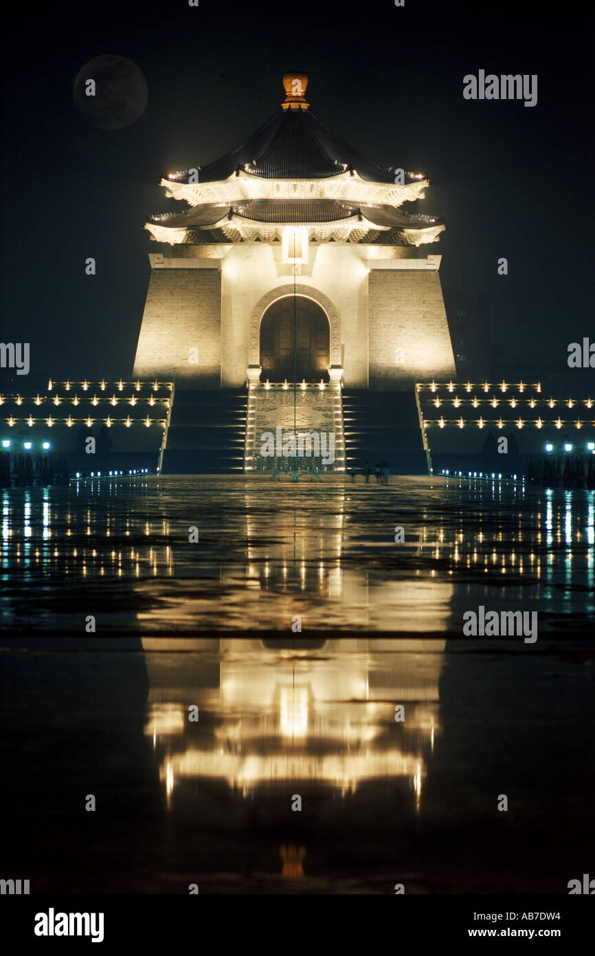 Chiang Kai-shek Memorial di notte a Taipei Taiwan Foto Stock