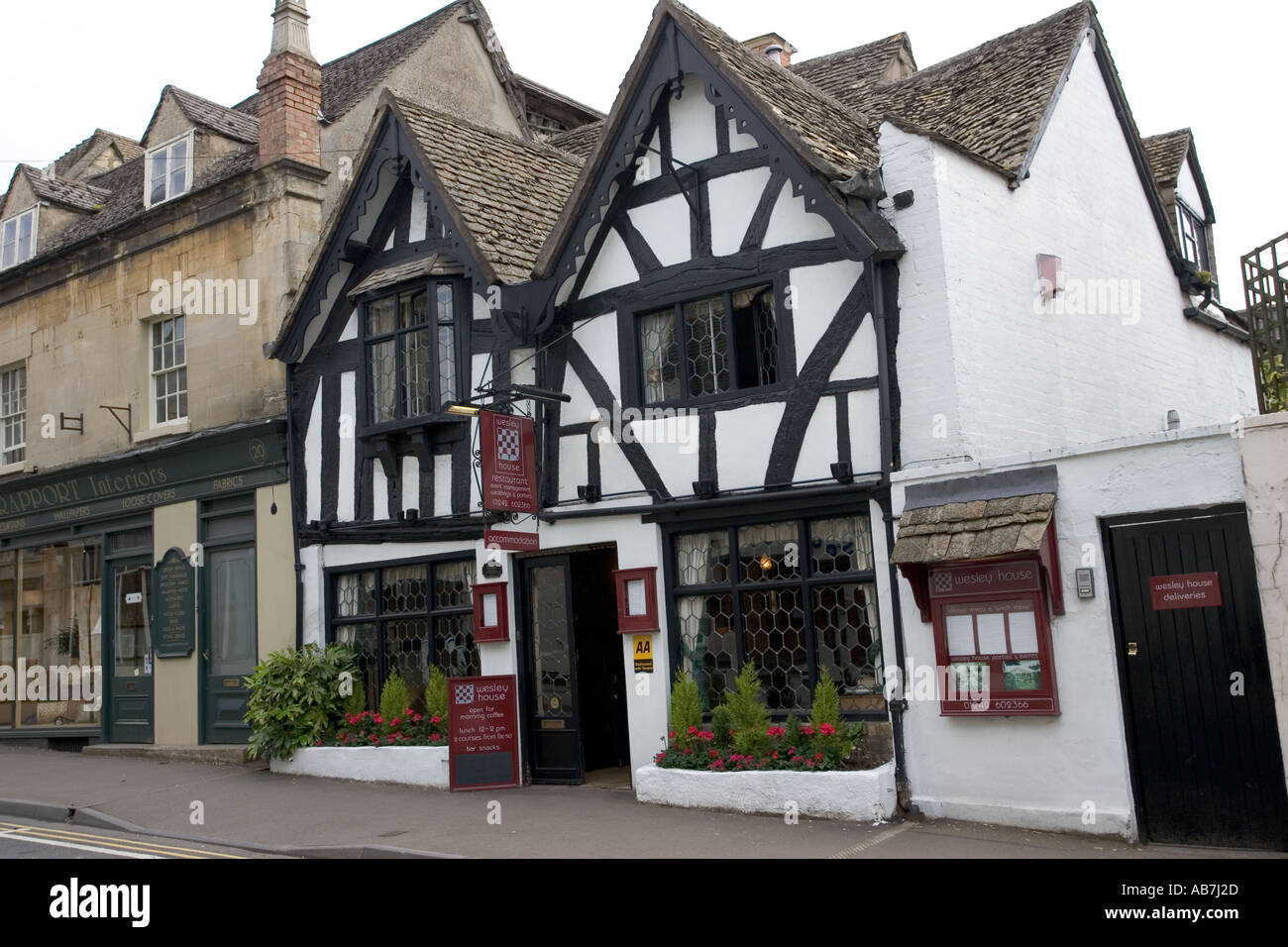 Wesley House Restaurant risale al 1435 ed è famoso per il suo cibo Winchcombe Costwolds REGNO UNITO Foto Stock