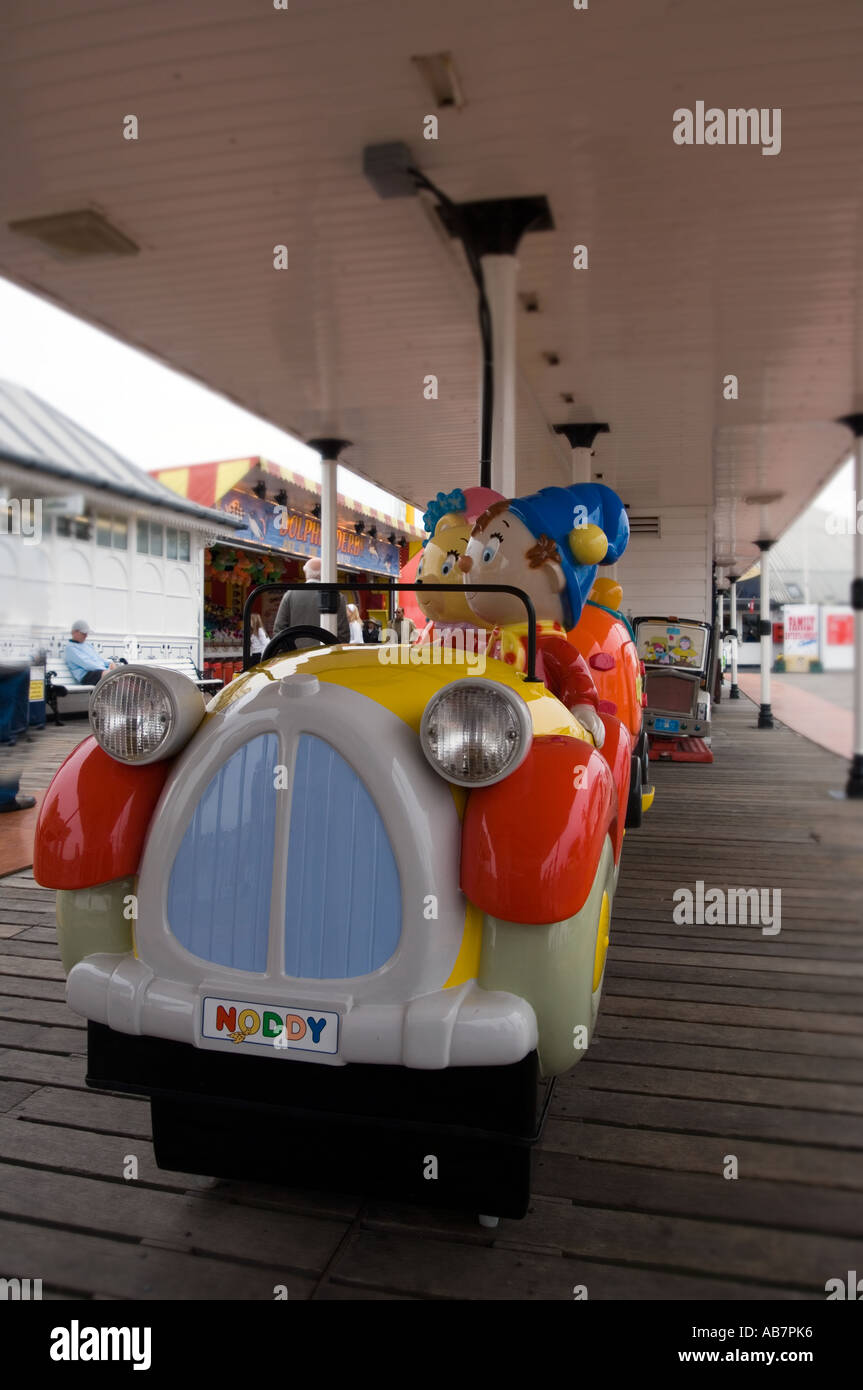 Giostre, mare di BRIGHTON REGNO UNITO Foto Stock