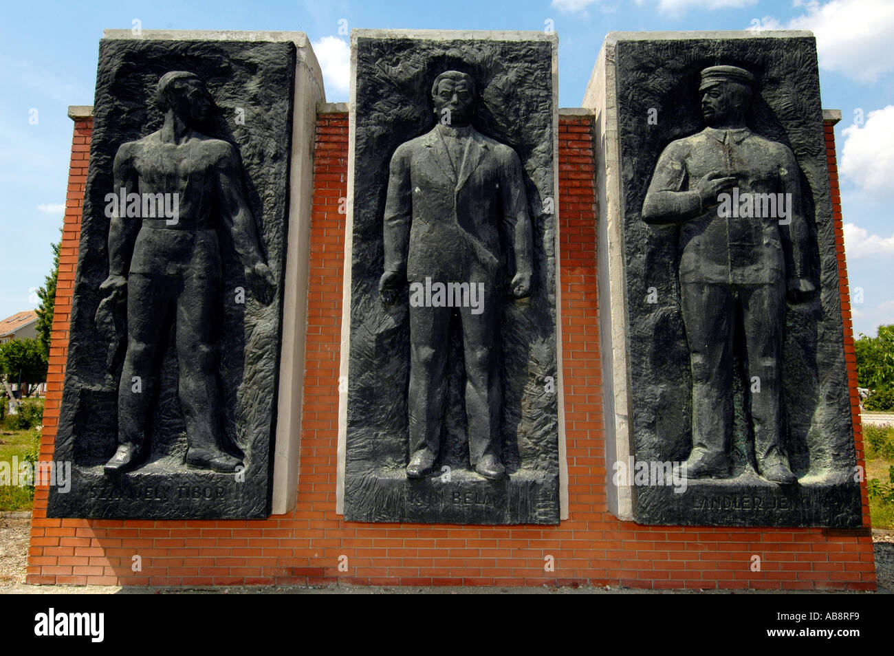 Statue di importanti leader comunisti ungheresi nel Parco Memento, un museo all'aperto dedicato ai monumenti dell'era comunista a Budapest in Ungheria Foto Stock