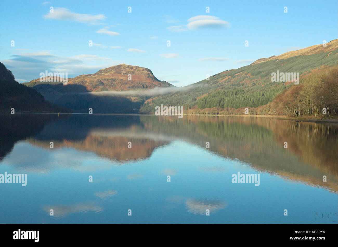 Inverno riflessioni sul Loch Lubnaig Stirling Scozia distretto Foto Stock