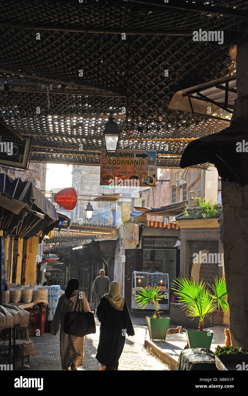 Mattina nella medina di Fez, Marocco Foto Stock