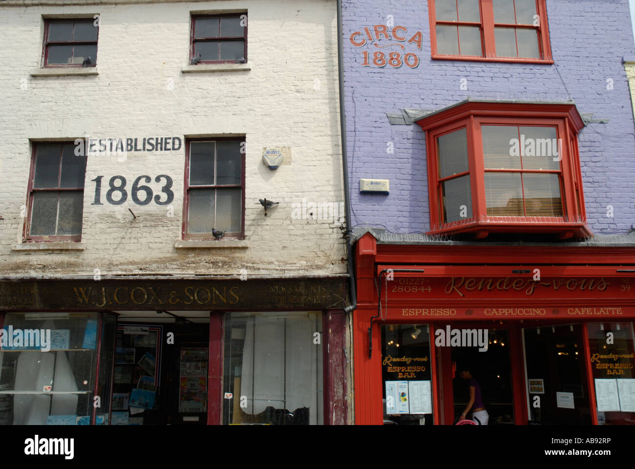 Due palazzi ottocenteschi a Whitstable High Street Kent England Foto Stock