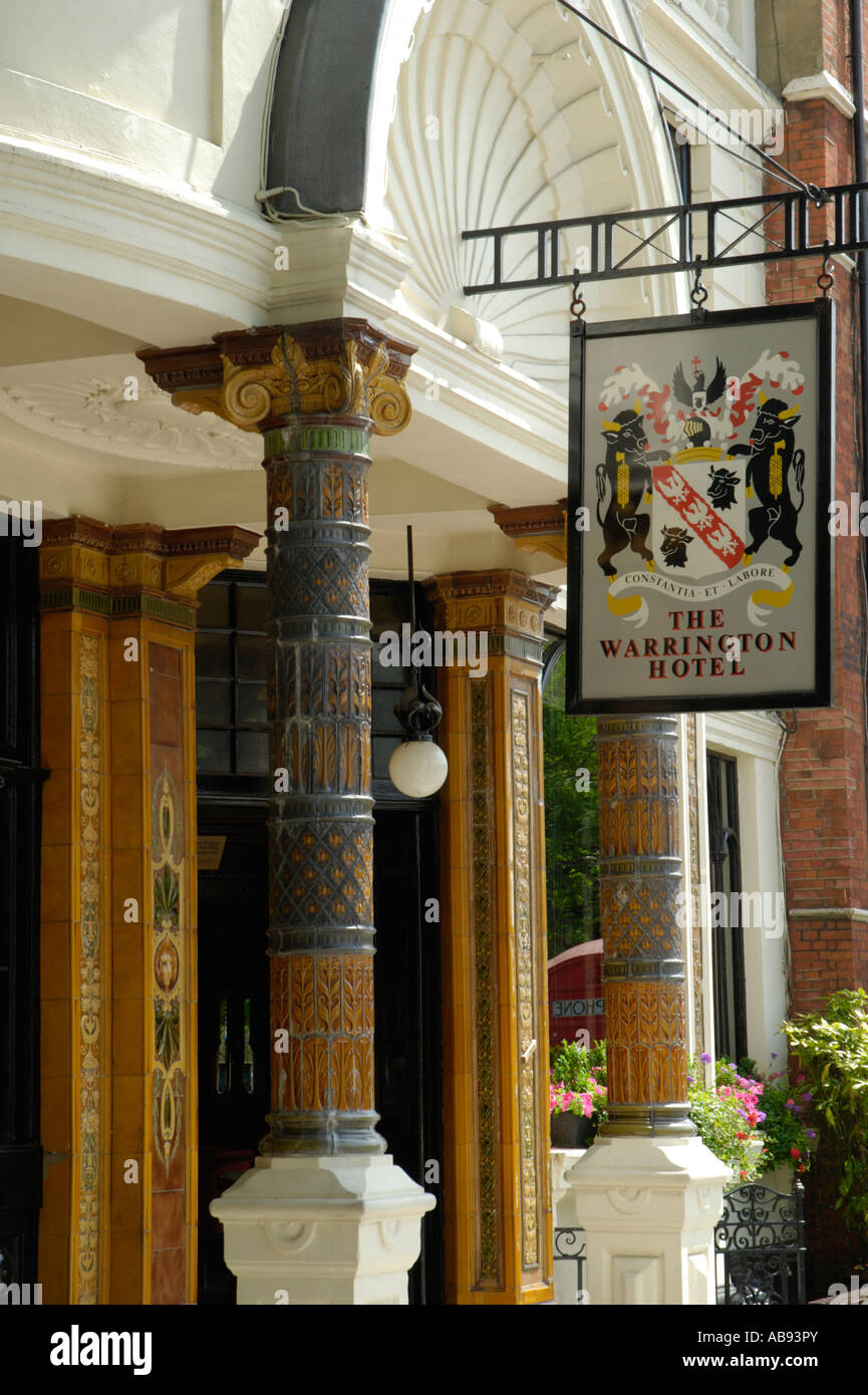 Warrington Hotel pub di Maida Vale London Inghilterra England Foto Stock