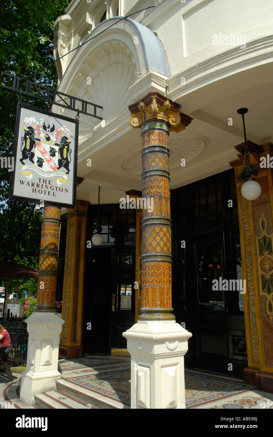 Warrington Hotel pub di Maida Vale London Inghilterra England Foto Stock