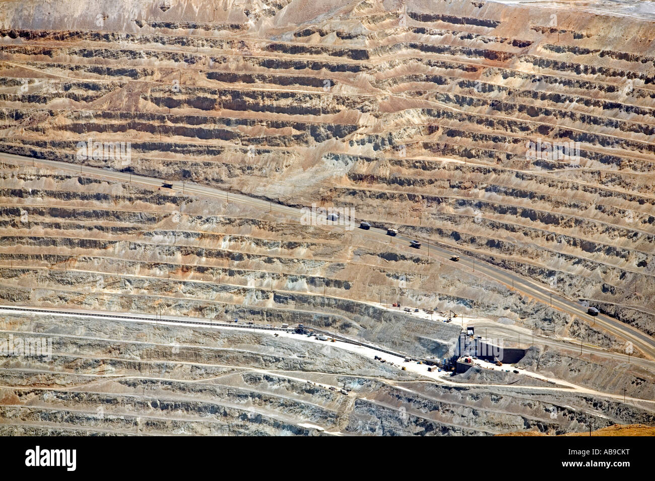 Kennecott miniera di rame i lati di frantoi. La foto mostra versanti ripidi e frantoio. Utah Foto Stock