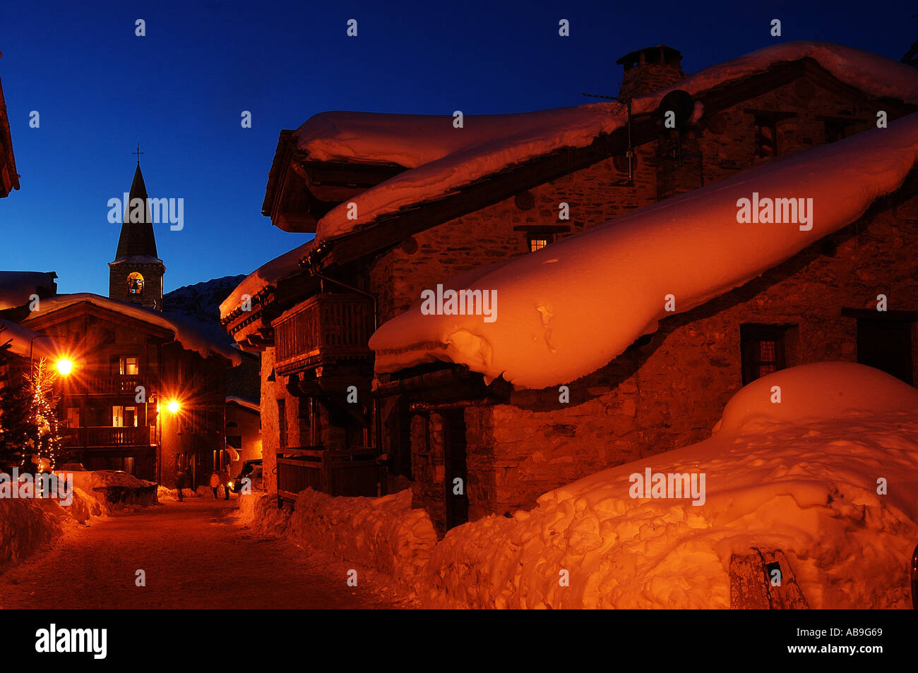 Inverno Comprensorio sciistico Val d'Isre di notte, Francia, Savoie, Val d'Isere. Foto Stock