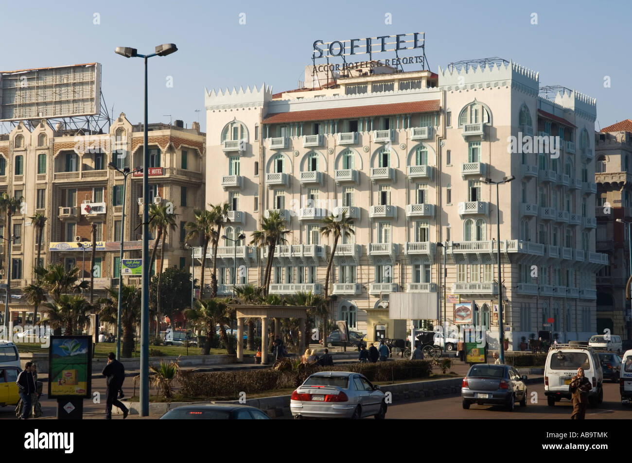 Il Cecil Hotel si affaccia Saad Zaghloul Square, Streetscene ad Alessandria, Egitto Foto Stock
