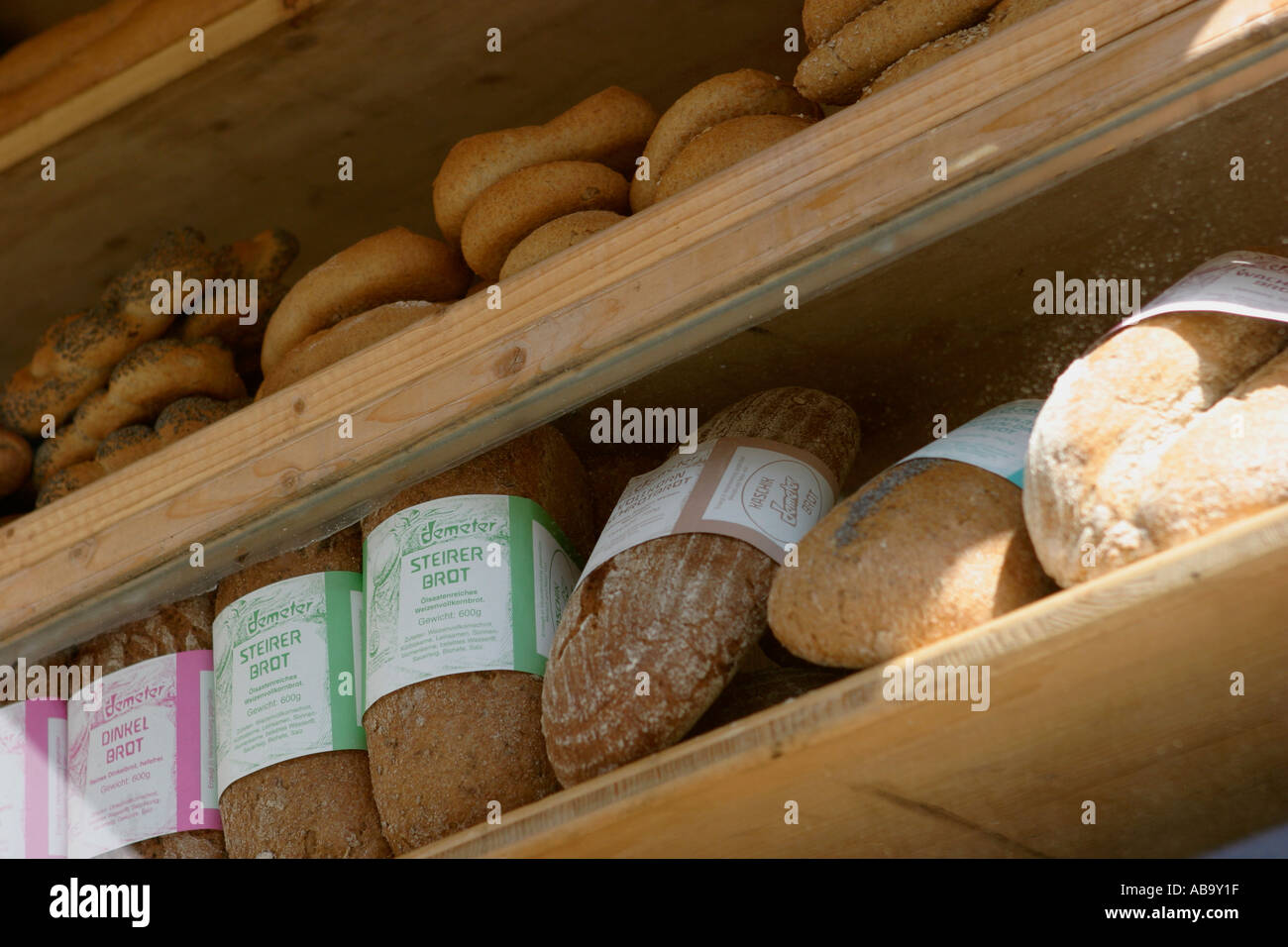 Pressione di stallo di pane con specialità di pane Foto Stock