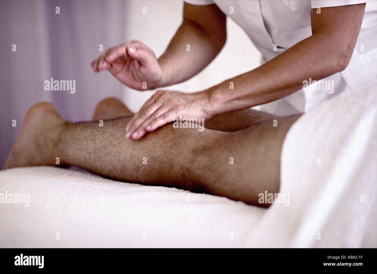Massaggio sportivo Foto Stock