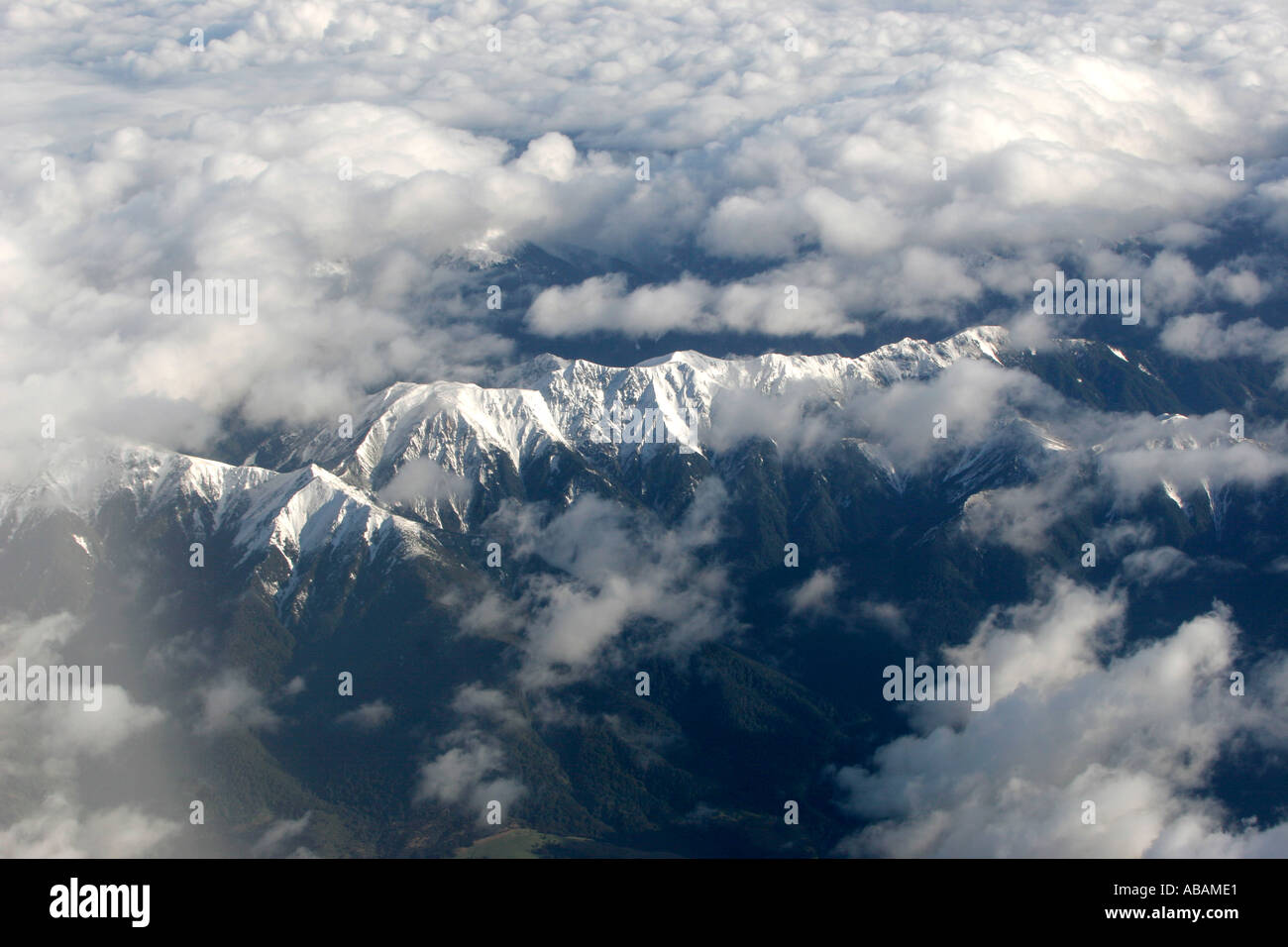 Montagne Neve e cloud Nuova Zelanda Foto Stock