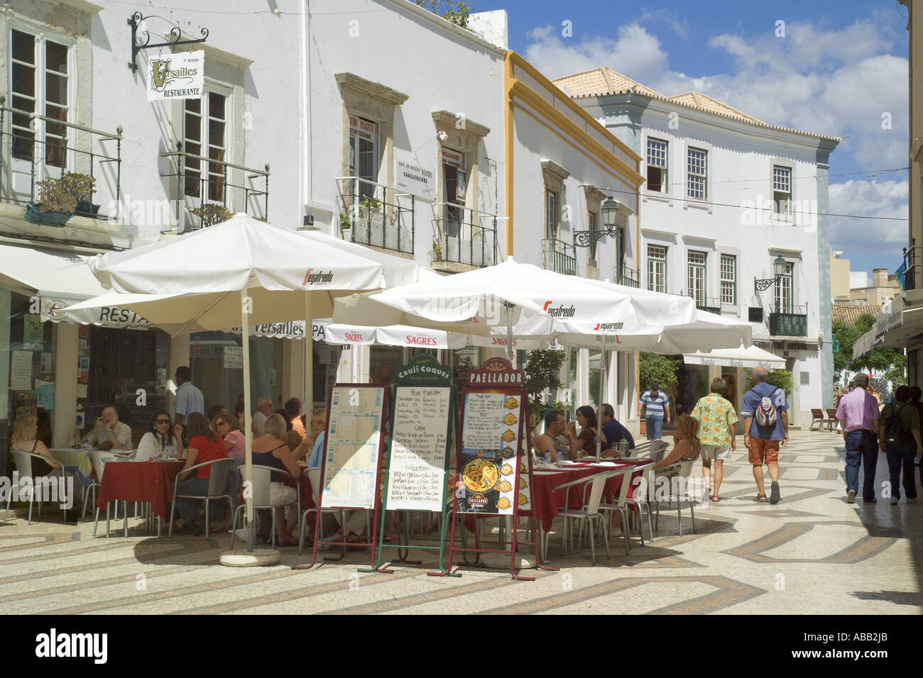 Il Portogallo, Algarve, Faro storico, Street Restaurant Foto Stock