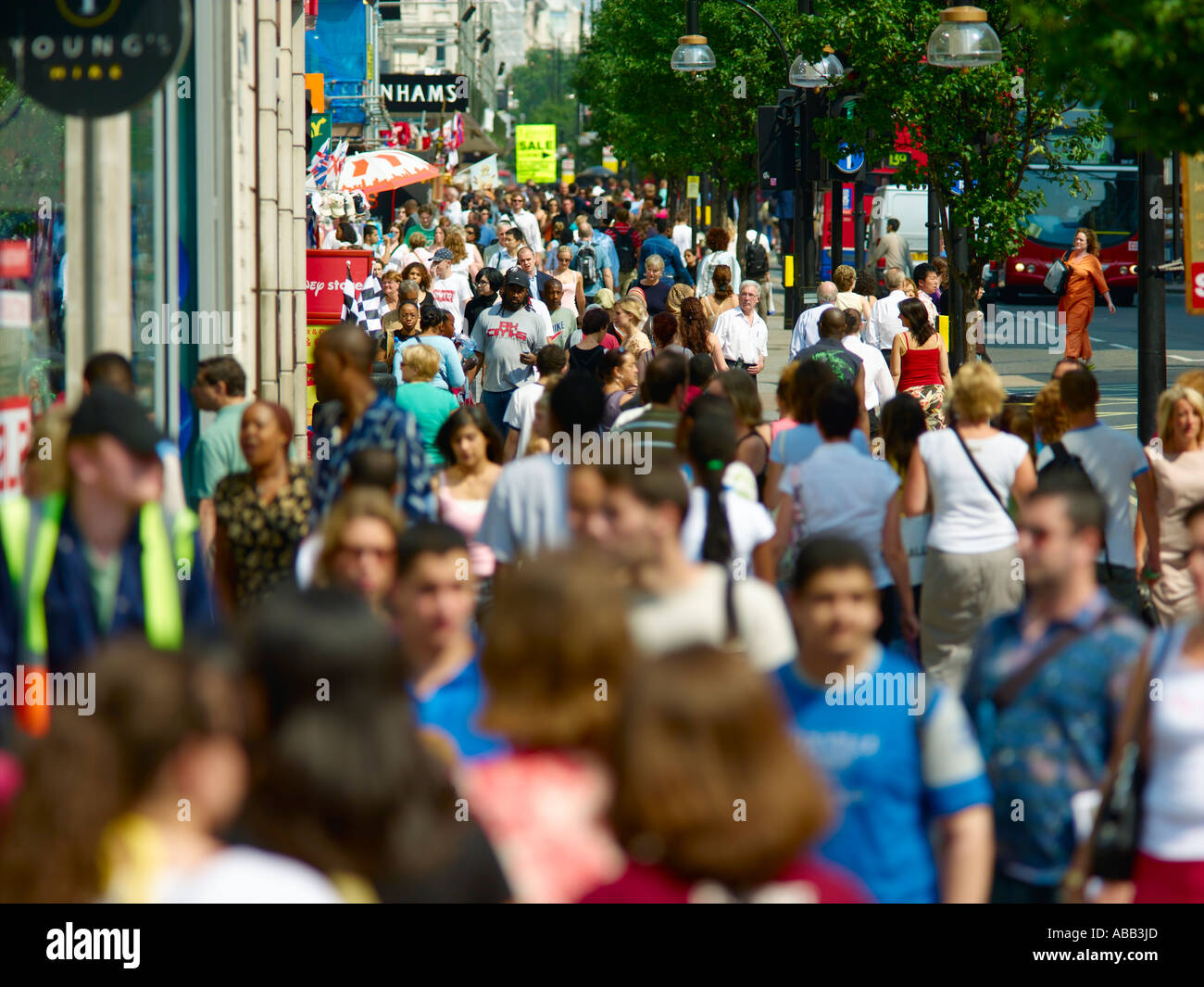 Londra, Oxford Street, gli acquirenti Foto Stock