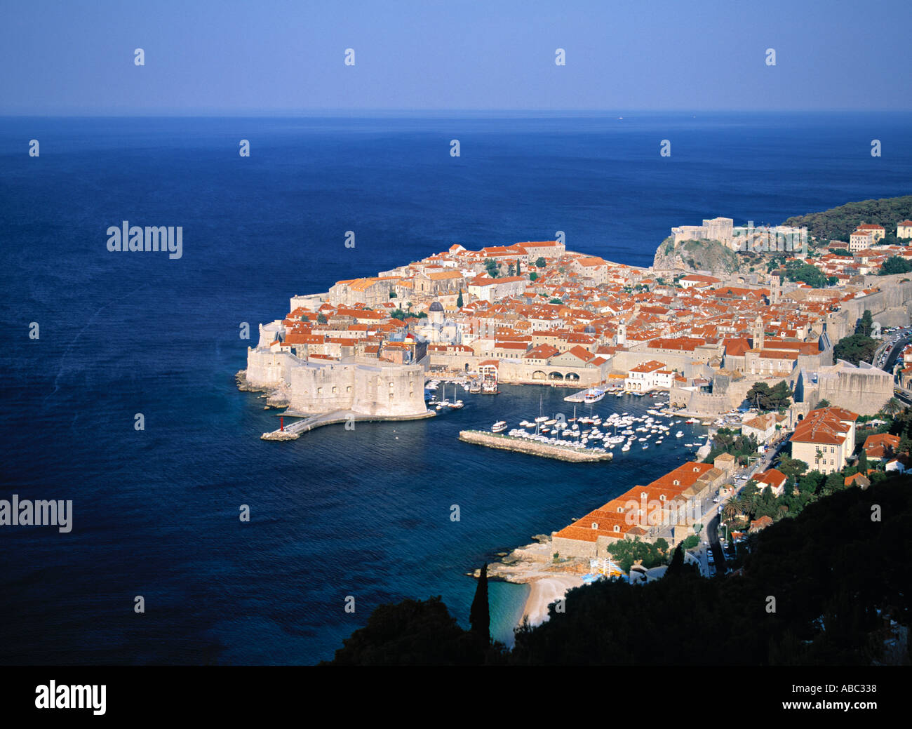 Città vecchia cinta di mura di Dubrovnik, Croazia Foto Stock