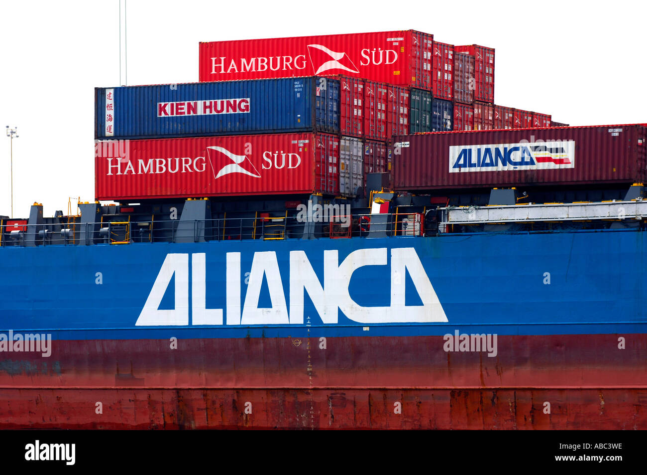 Contenitore nave della società Alianca (Oetker Gruppo) nel porto di Manaus Amazonas Brasile Foto Stock