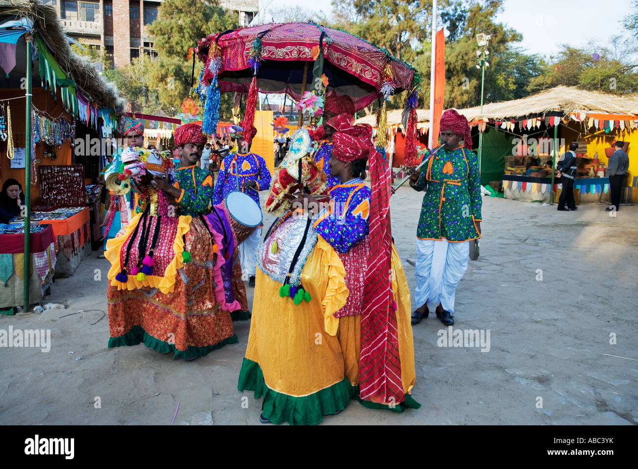 Kachchi Ghodi o Dummy danza cavallo Jaipur Heritage Festival Internazionale India Foto Stock