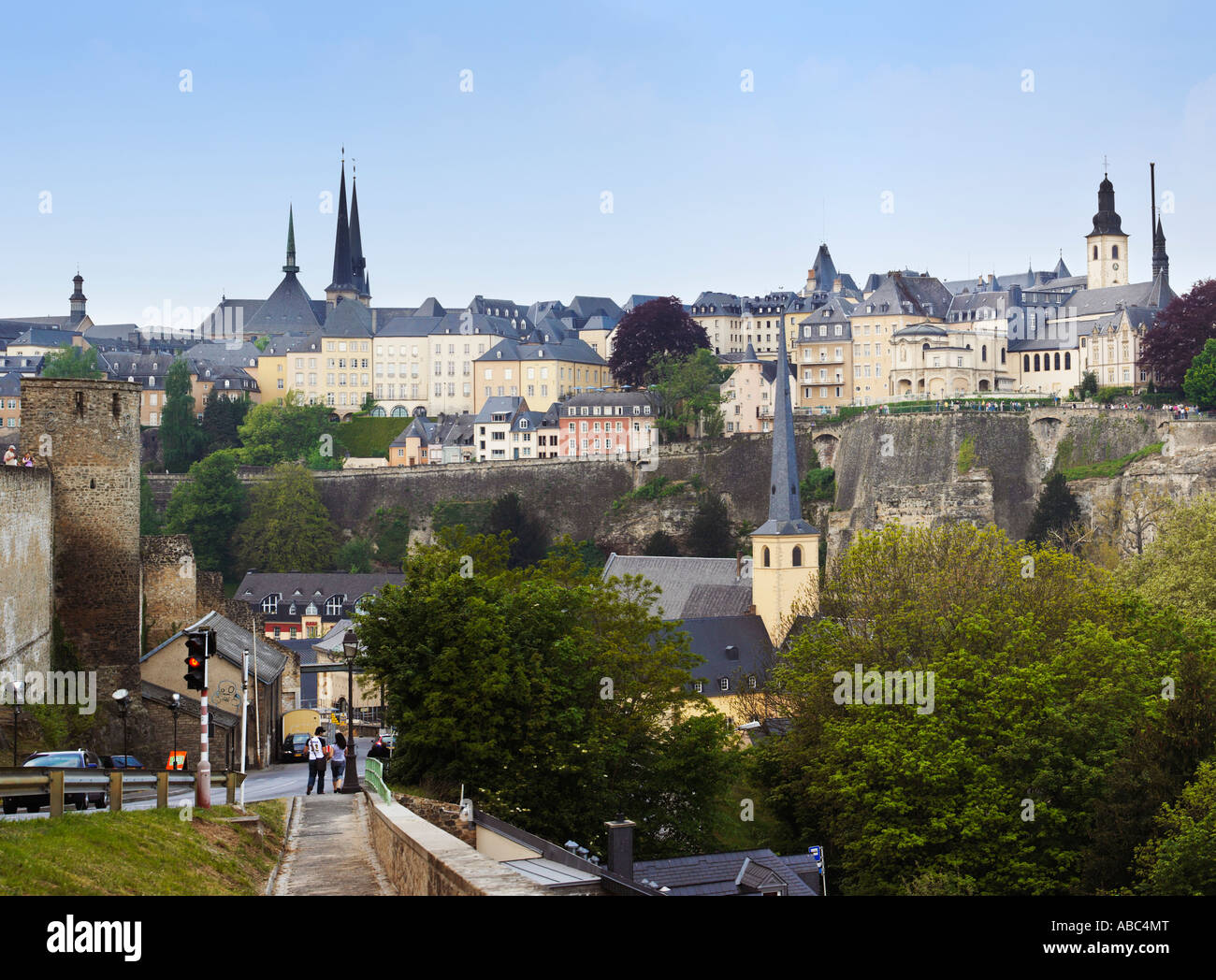Città di Lussemburgo - Vista sul Grund fino al quartiere Corniche di Lussemburgo Foto Stock