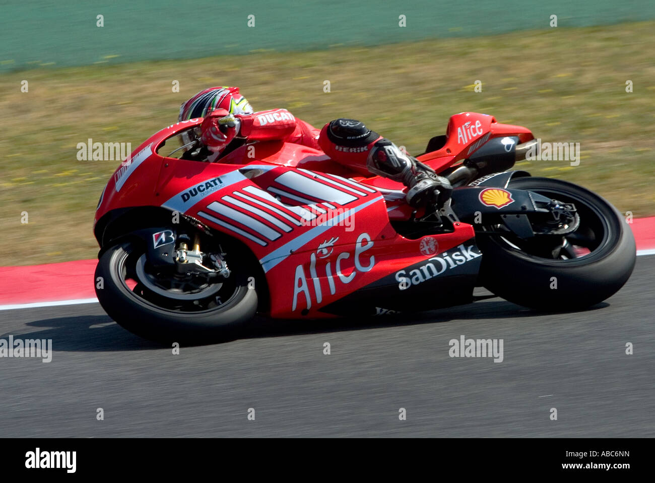 L'italiano Loris Capirossi in sella per il Ducati Marlboro Team nel 2007 Catalogna Moto GP, Montmelo, Barcellona, Spagna Foto Stock