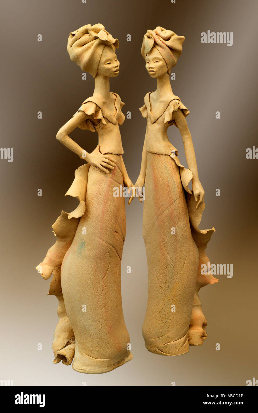 Figurativo femmina africani le donne formano stare in piedi alti allungata sottile figura elegante che trasportano il possesso figure carattere tr Foto Stock