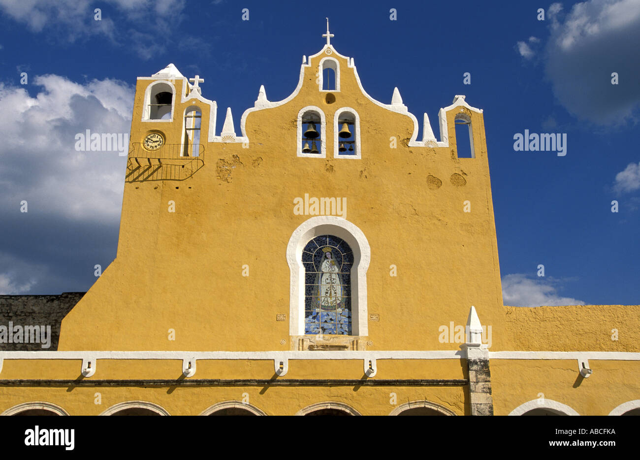 Izamal El Convento Yucatan Messico giallo francescano convento San Antonio de Padova San Antonio de padova Foto Stock