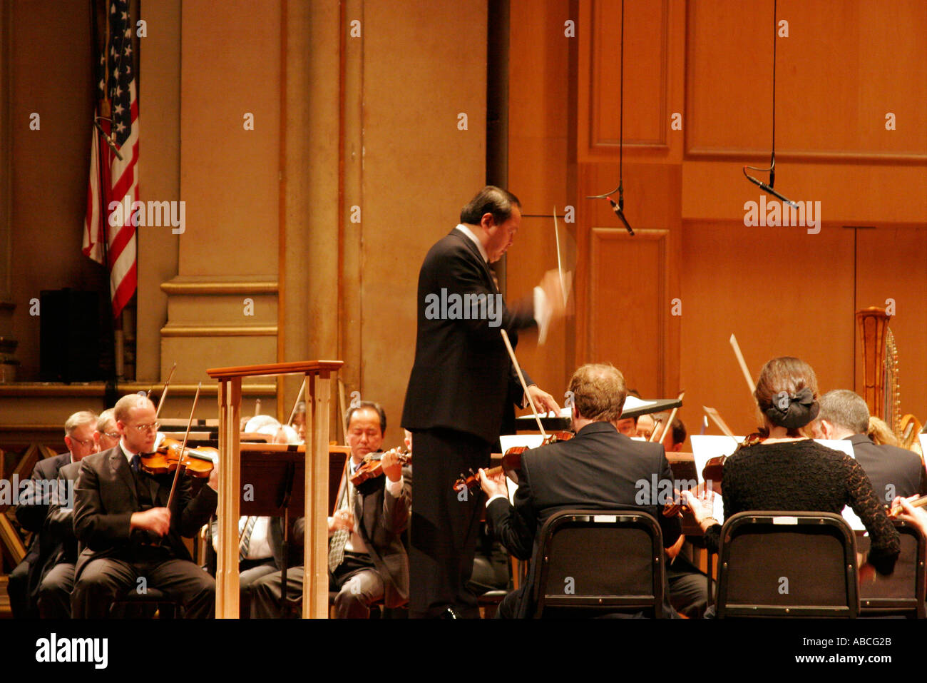 San Diego Symphony Orchestra Jahja Ling conduttore Copley Symphony Hall di San Diego in California SD Foto Stock