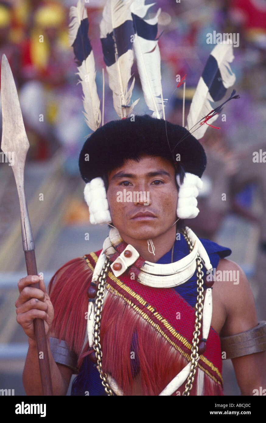 SSA70181 giovani nord est indiano uomo indossando vestiti tradizionali Foto Stock