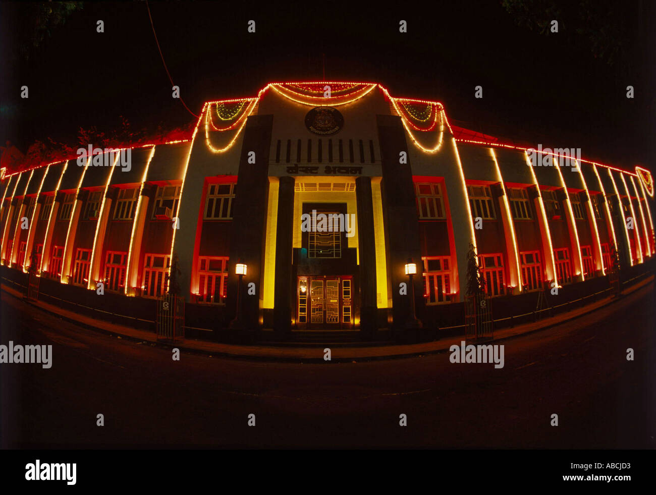 SSA70158 migliori Bhavan Casa elettrica con illuminazione a giorno della Repubblica celebrazione a Colaba a Bombay ora Mumbai India Foto Stock