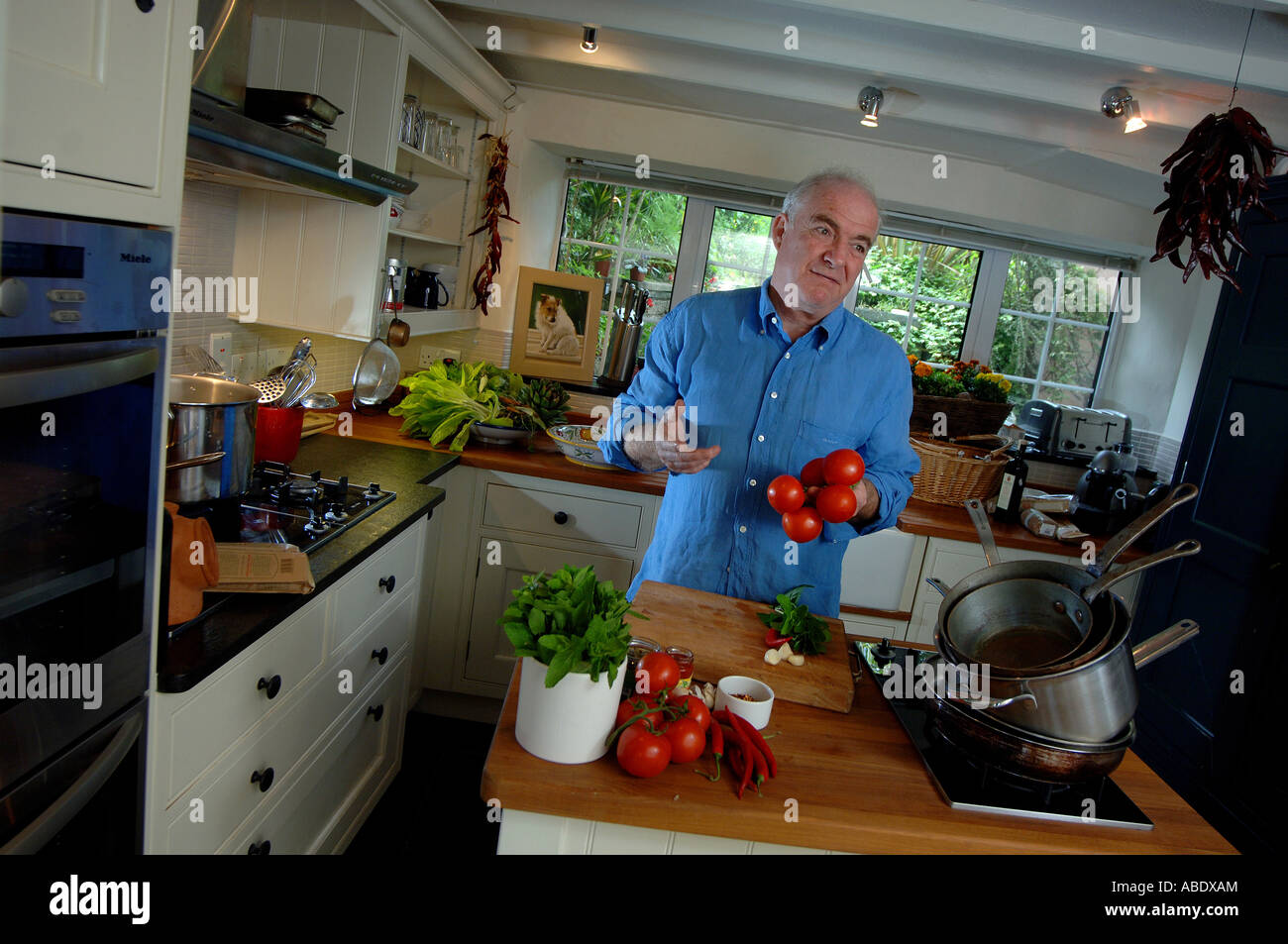 Foto da Jim Wileman 28 06 2007 Rick Stein nella foto a casa in Padstow sulla costa nord della Cornovaglia Foto Stock