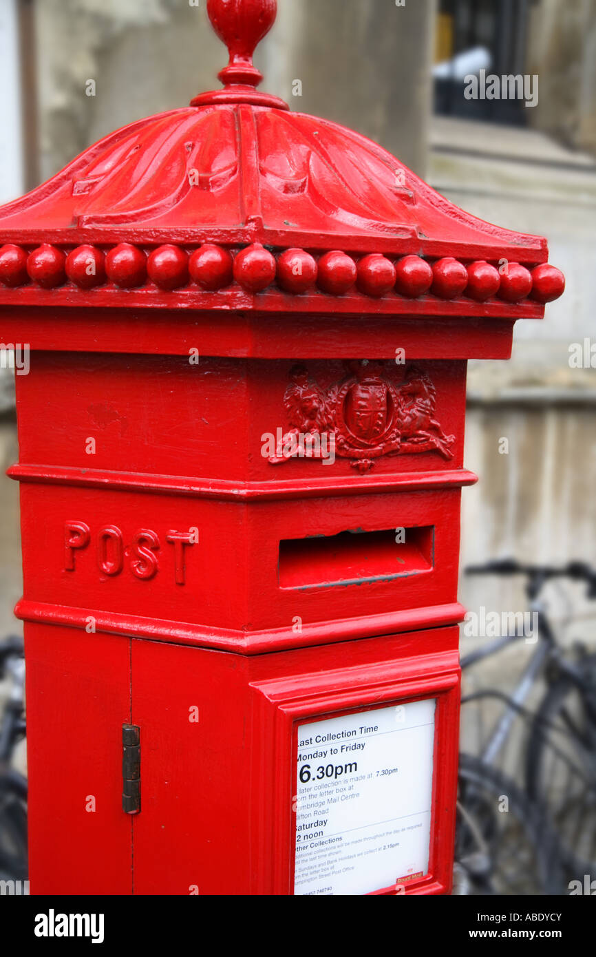 "Pilastro rosso Box', fuori "Kings College di Cambridge' Foto Stock