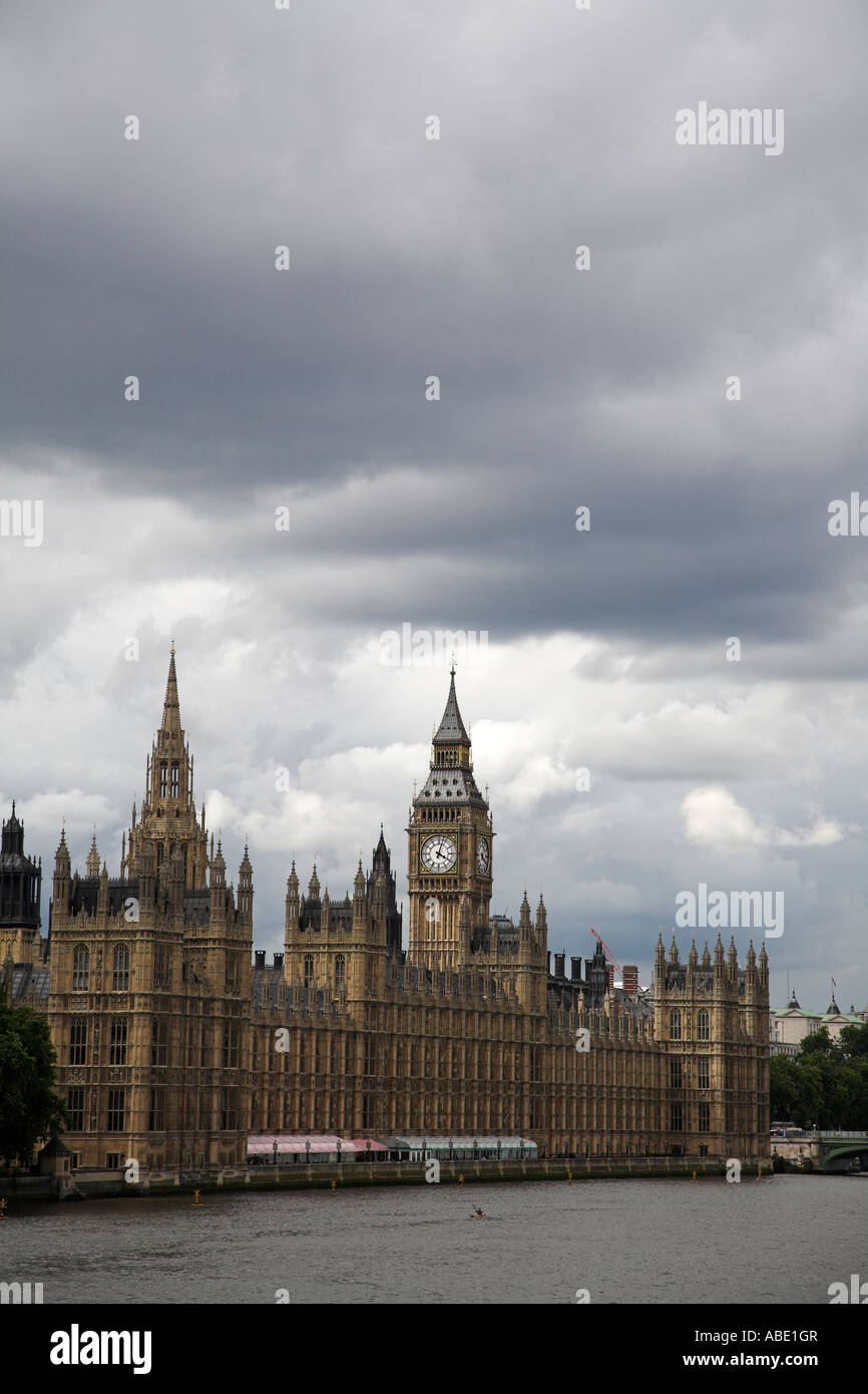 La Casa del Parlamento e il fiume Tamigi, Londra, Inghilterra Foto Stock