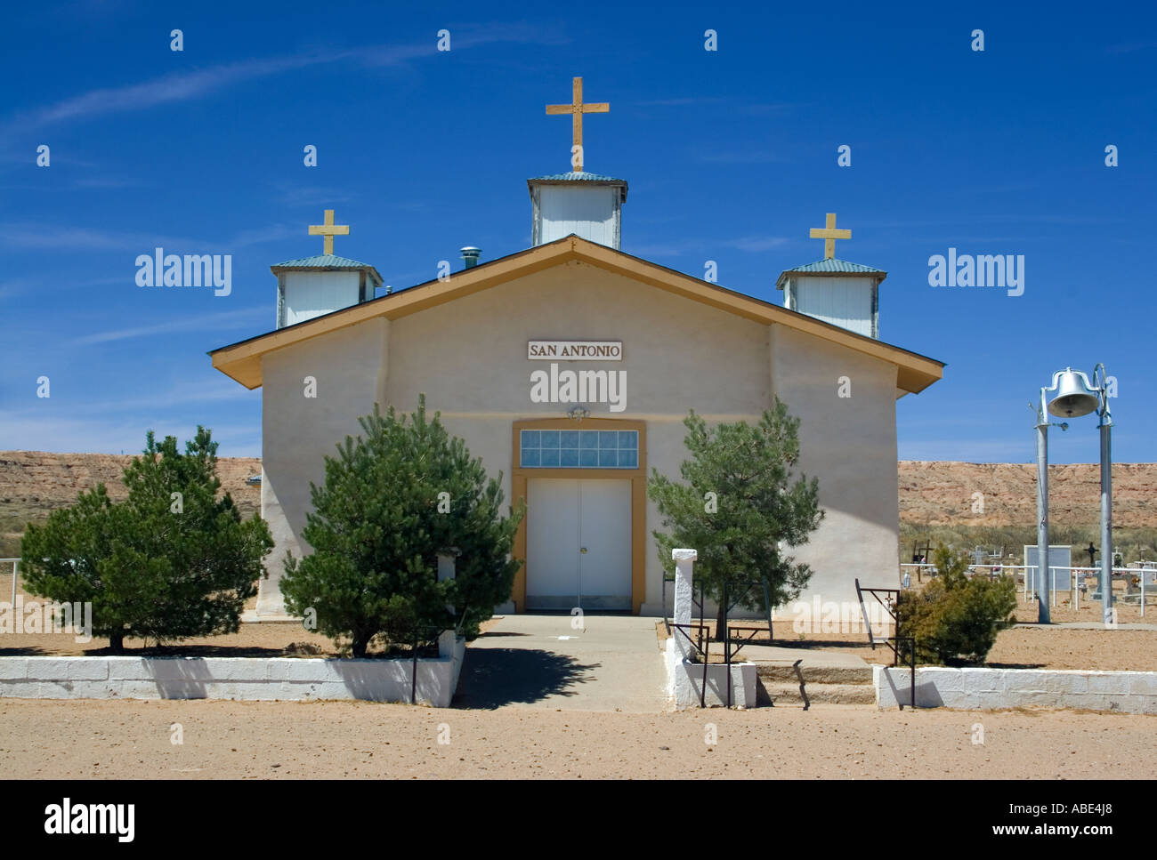 Esterno del San Antonio missione situato presso il Piro Indian Pueblo nel Nuovo Messico Foto Stock