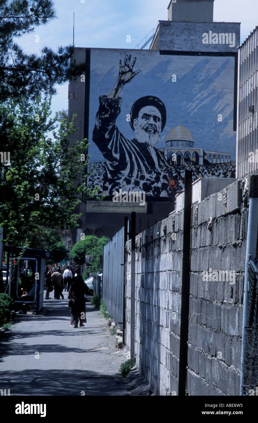 L ayatollah Khomeini murale in street, Teheran Iran ©Mark Shenley 2002 Foto Stock