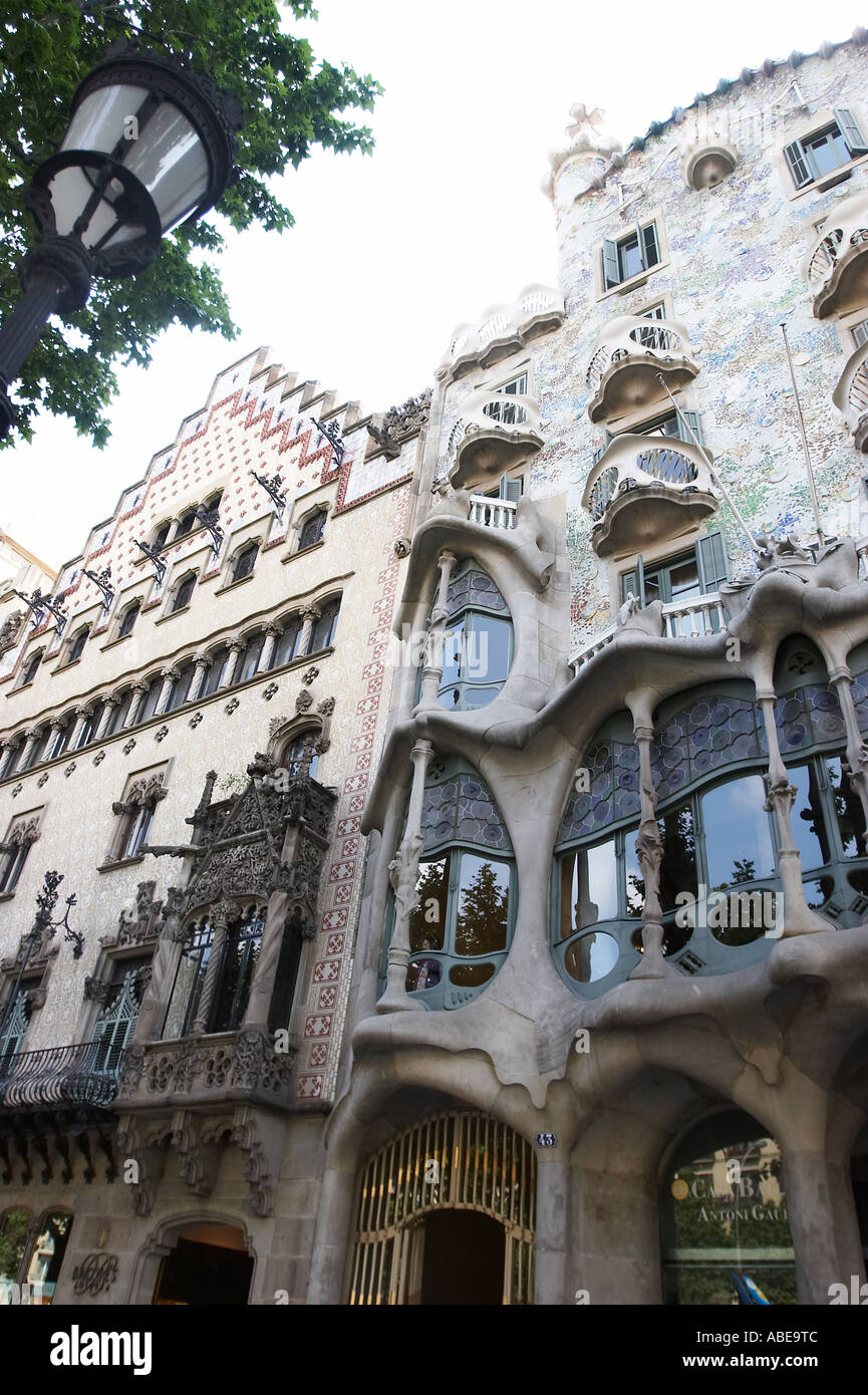 Casa Batllo Gaudi altamente personale edificio sulla Illa de la discordia Blocco di discordia questo è in El Eixample e oggi ospita Foto Stock