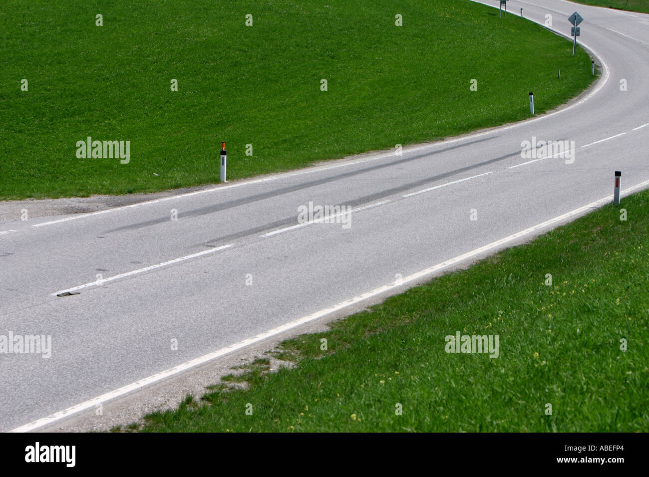 Traccia del freno su una strada Foto Stock