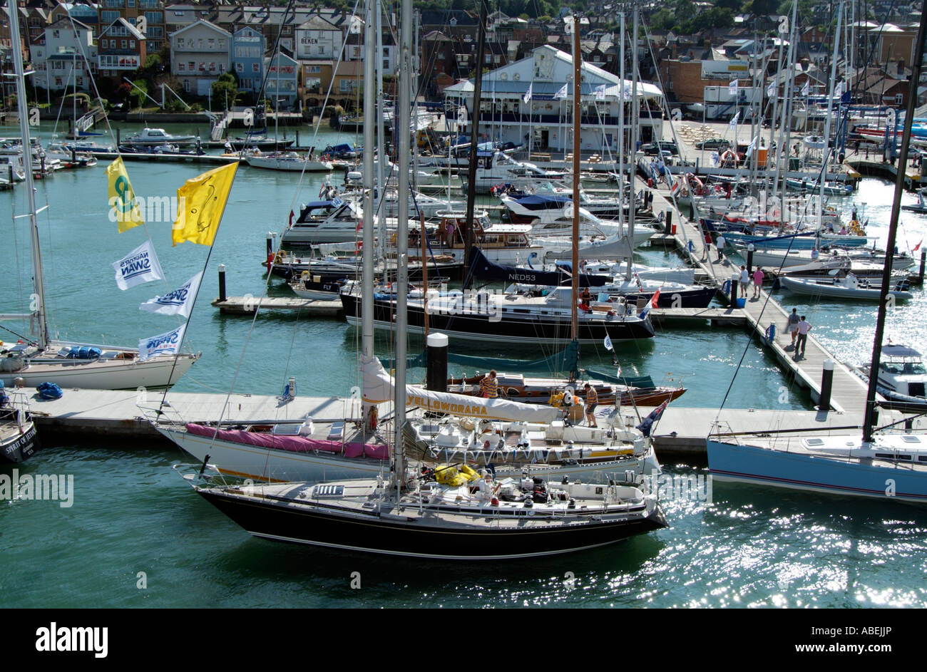 Cowes Yacht Haven sul fiume Medina a Cowes Isle of Wight England Regno Unito Foto Stock