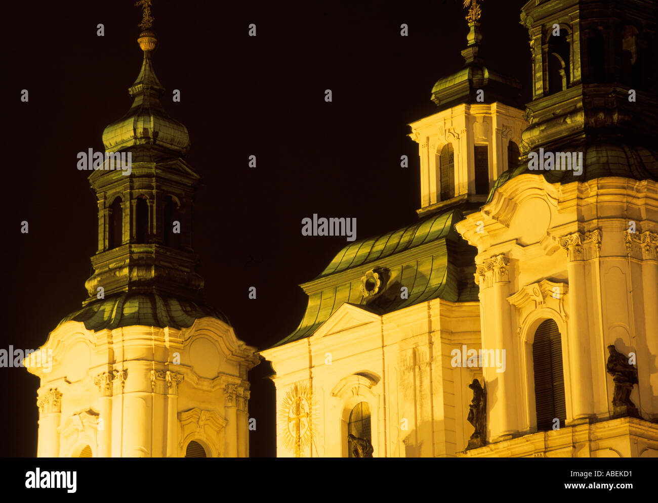 Dettaglio di notte la chiesa di San Nicola di Praga Repubblica Ceca Foto Stock