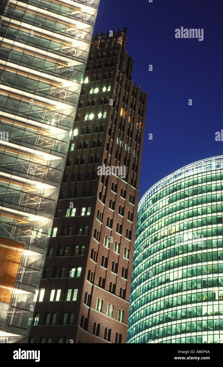 Grattacieli di notte Potsdamer Platz Berlino Germania Foto Stock