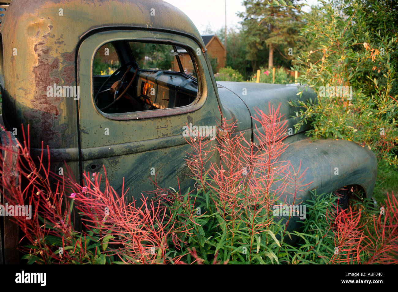 08 94 Yellowknife NWT Canada vecchio arrugginimento carrello Foto Stock
