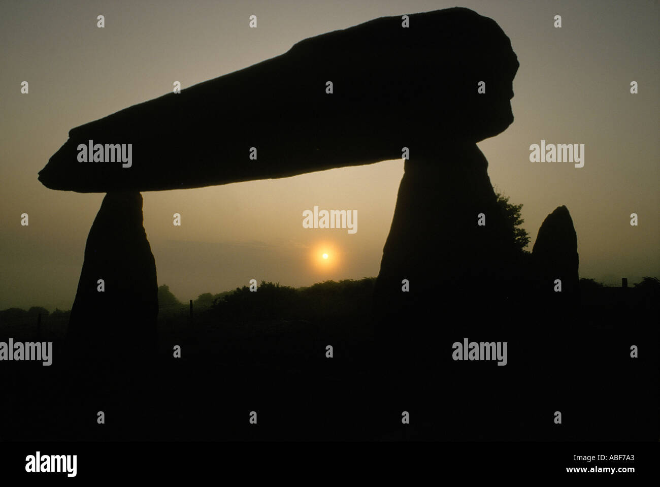 Camera di sepoltura di Pentre Ifan un dolmen costruito intorno al 3500 a.C. Nevern Pembrokshire, Galles HOMER SYKES Foto Stock