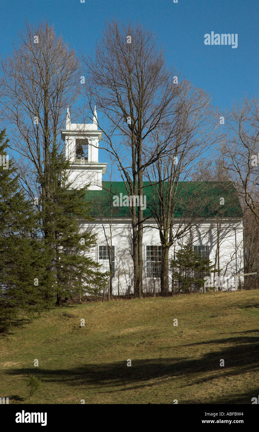Una piccola chiesa di legno nei pressi del villaggio di Compton in Estrie, Québec Foto Stock