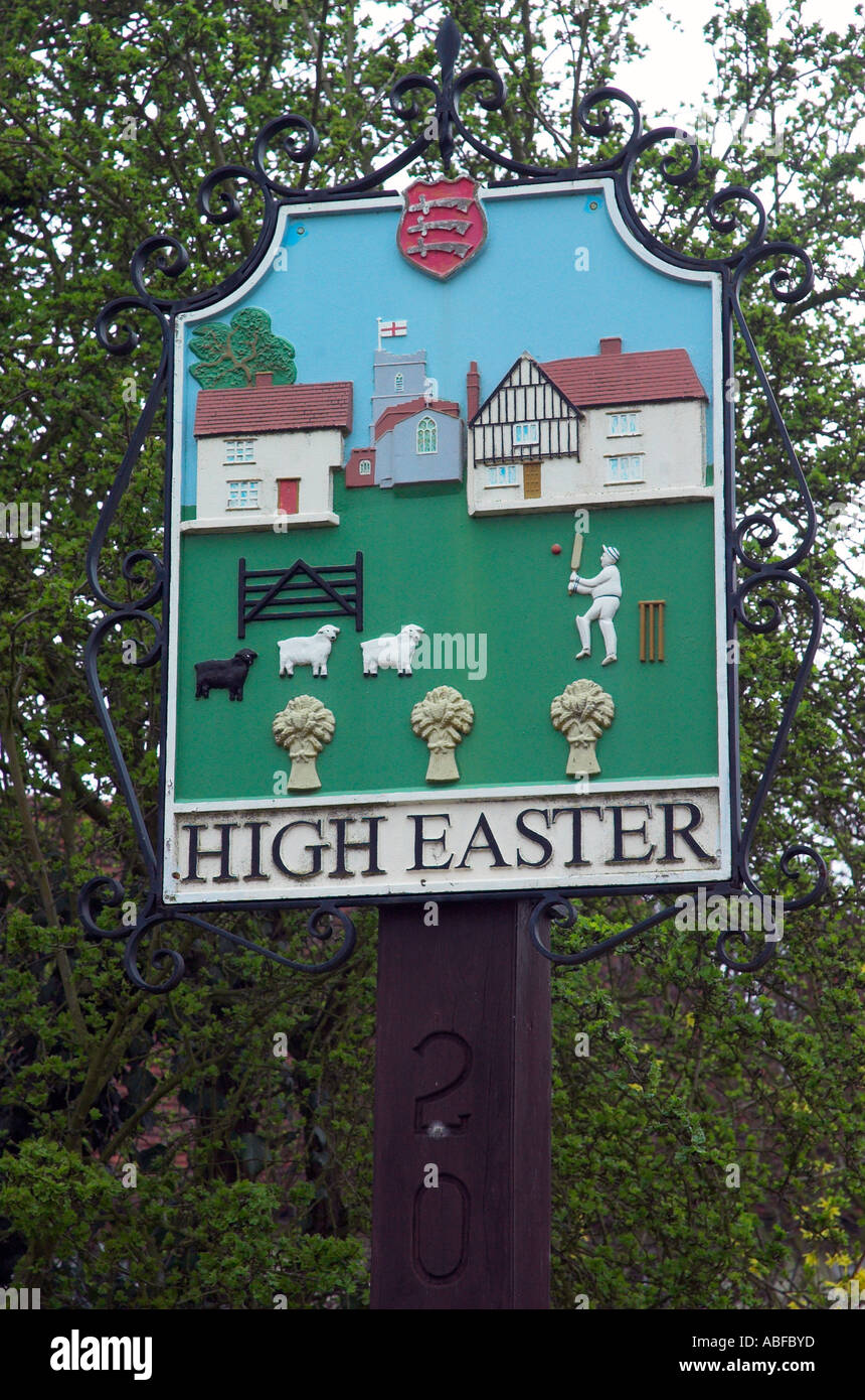 Il dipinto luminosamente segno per il villaggio di alta Pasqua in Essex Foto Stock
