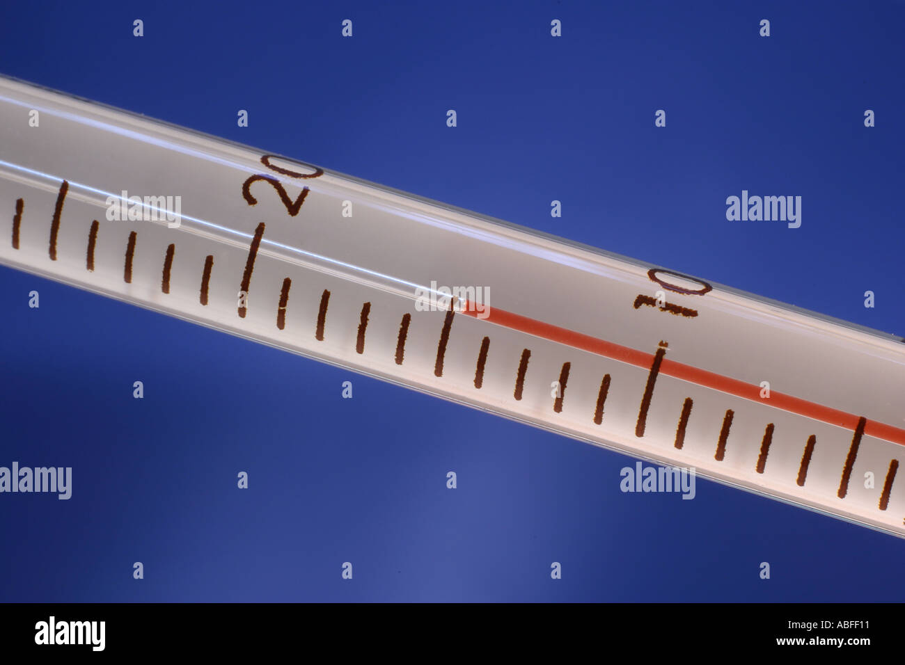 Termometro dell'alcool immagini e fotografie stock ad alta risoluzione -  Alamy
