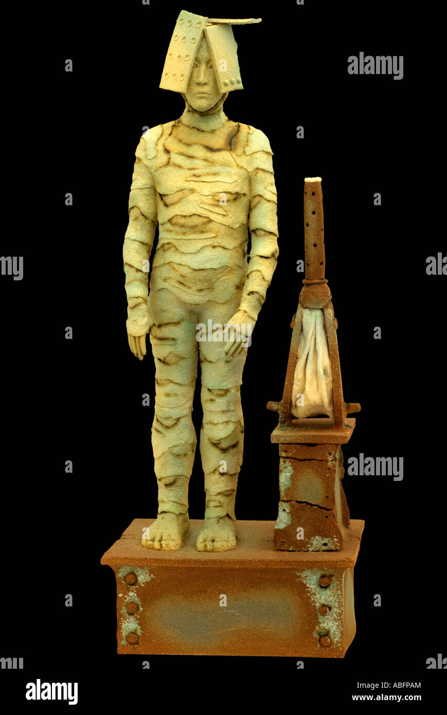 Fantasy figura figurina altro mondo statua mondani statuesque ibrido umanoide meccanica tecnologia techno ornamentale ornamento f Foto Stock