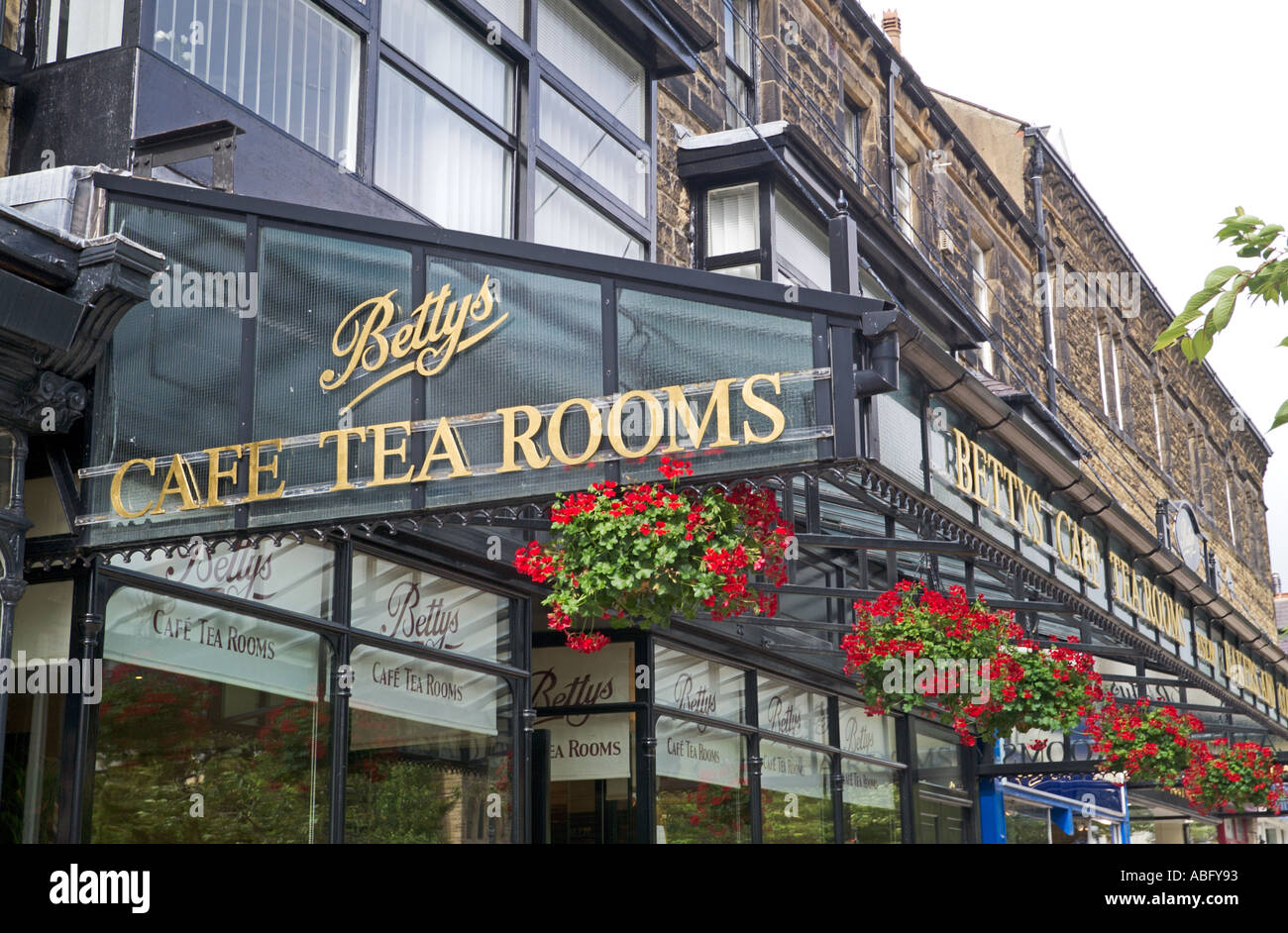 Bettys Cafe sale da tè Ilkley West Yorkshire Inghilterra Foto Stock