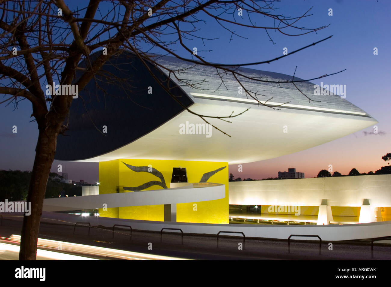 Oscar Niemayer museum a Curitiba Paraná Brasil noto anche come museo degli occhi Foto Stock