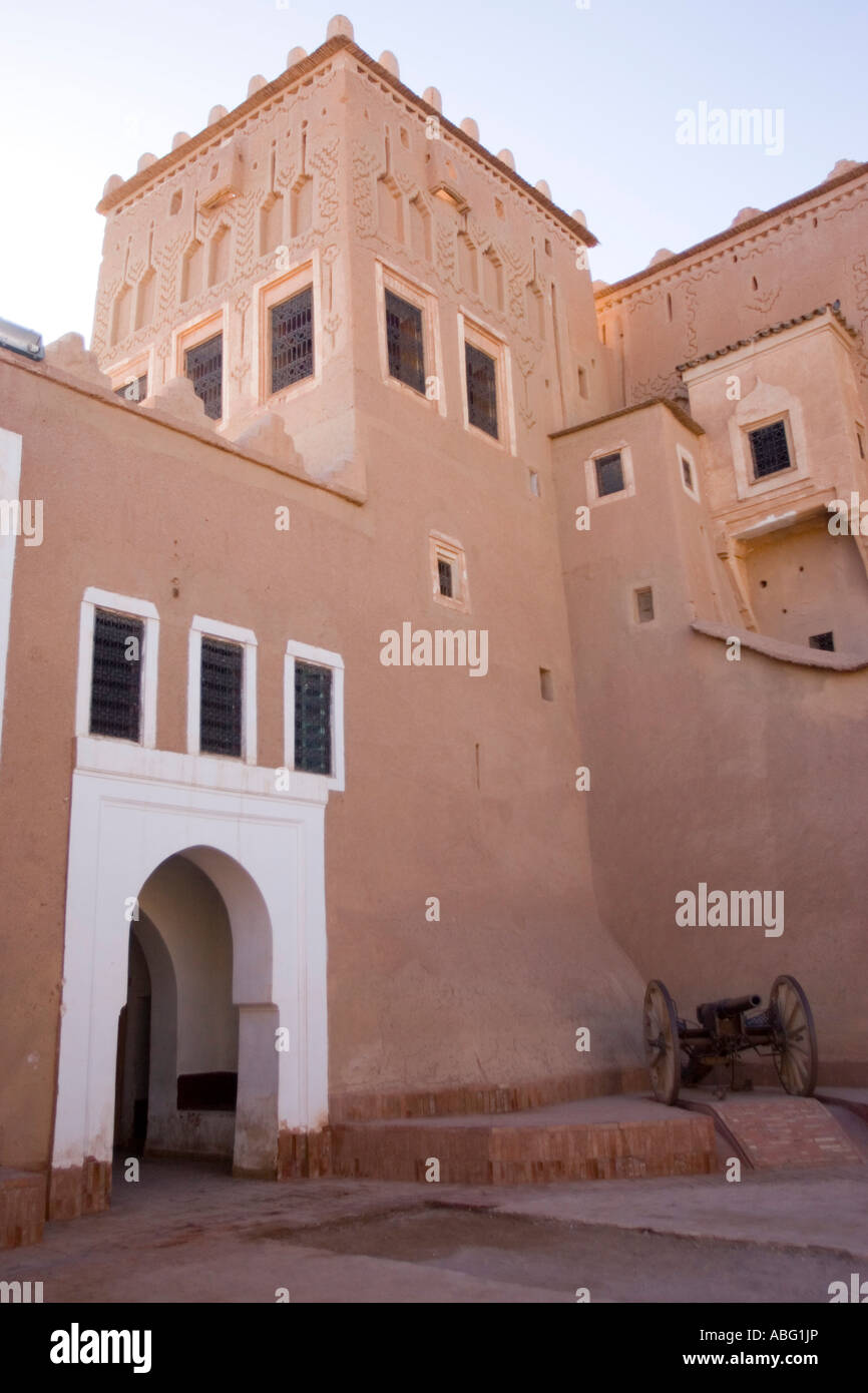 Il cannone ad ingresso a Kasbah Taourirt de Ouarzazate in Marocco Foto Stock