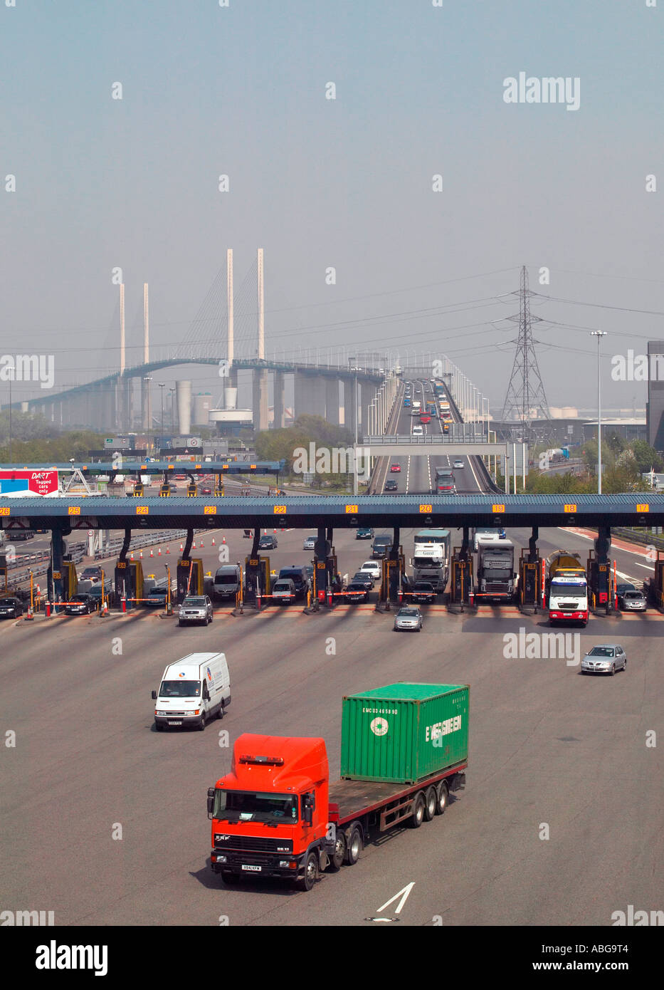 Autocarro in uscita casello a m25 dartford rivber crossing Foto Stock